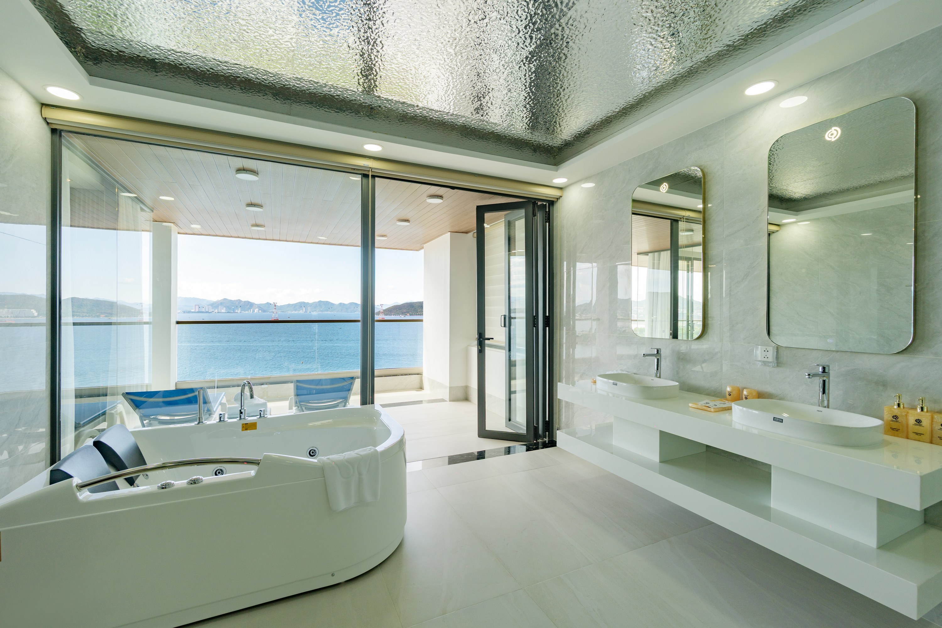 Presidential Ocean Suite Room